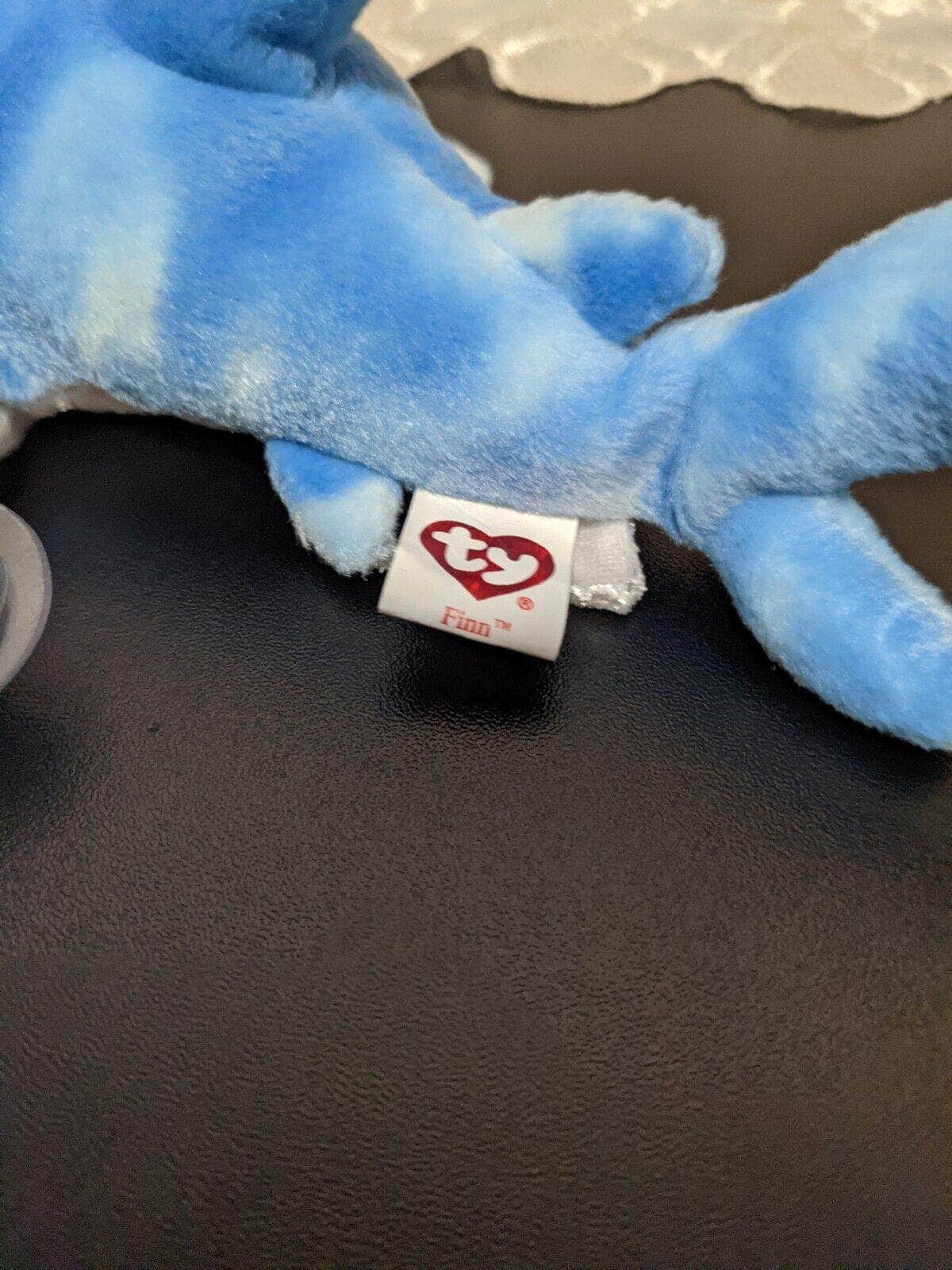 Ty Beanie Baby - Finn The Blue Shark - Limited Edition Ty Warner Sea Center (9in) - Vintage Beanies Canada