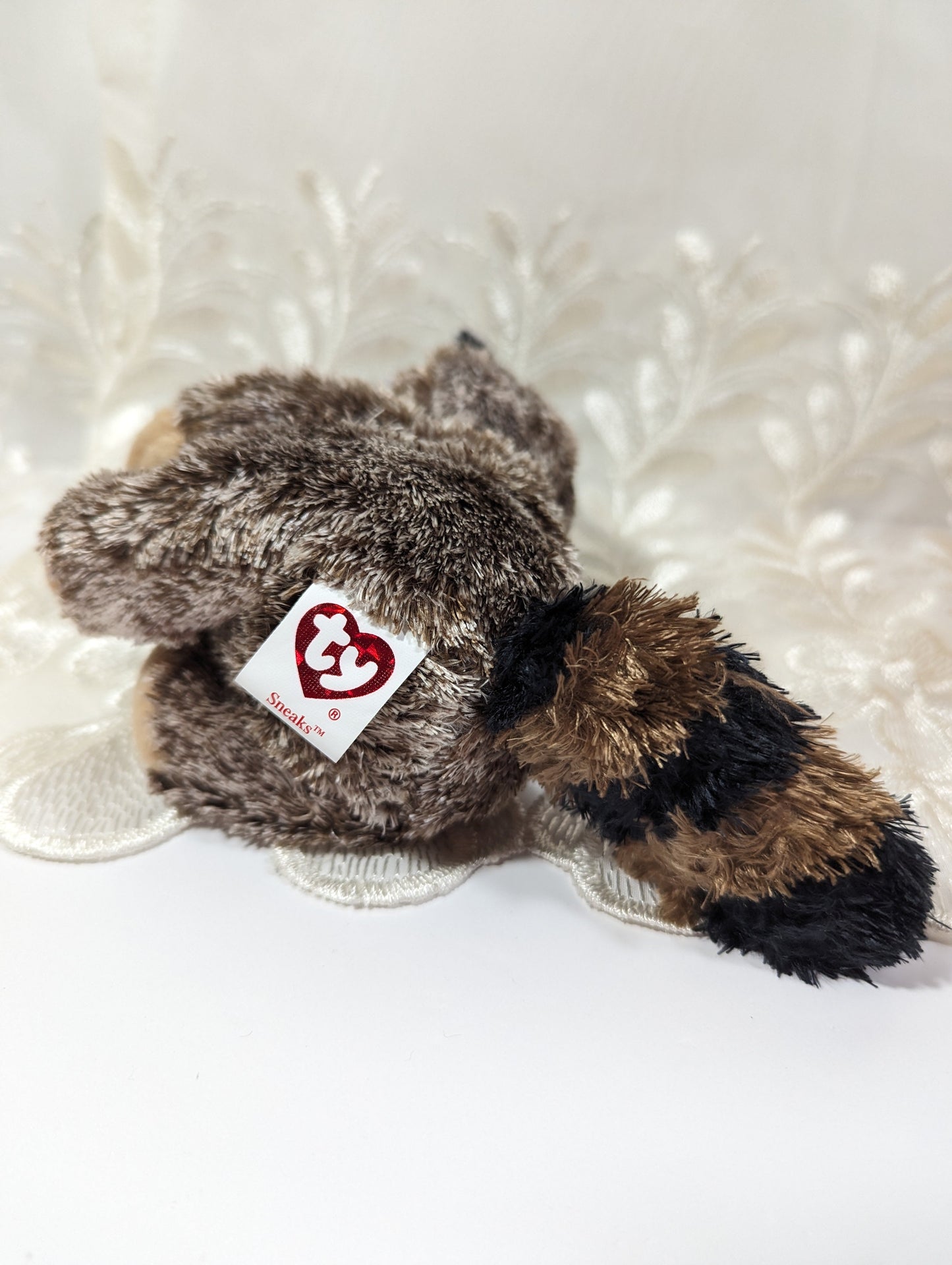 Ty Beanie Baby - Sneaks the Raccoon (5in) - Vintage Beanies Canada