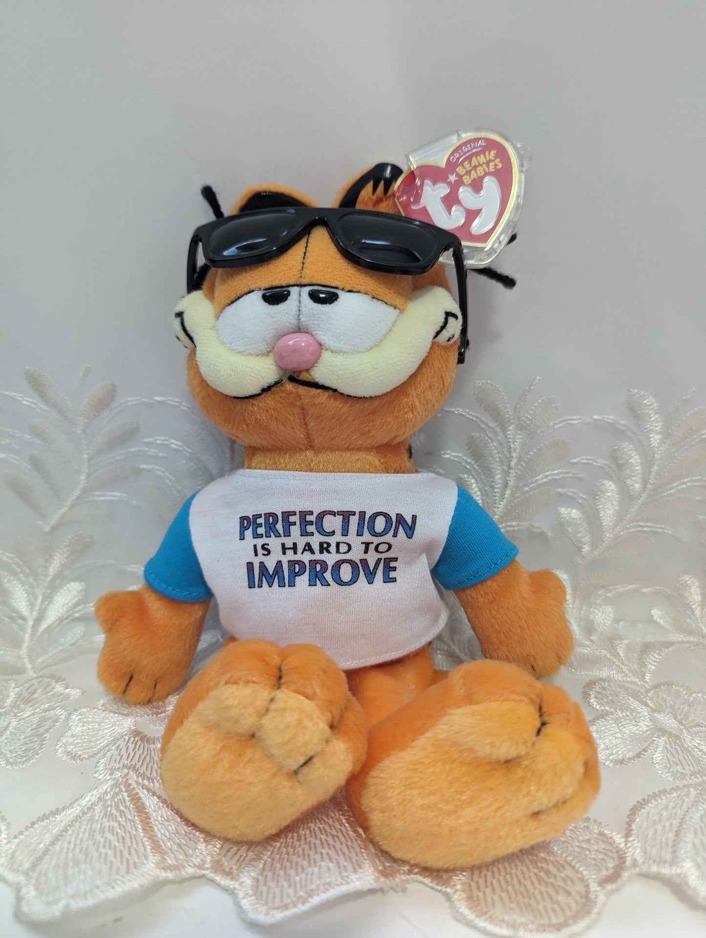 Ty Beanie Baby - Garfield The Cat With "Perfection Is Hard To Improve" Shirt (9in) - Vintage Beanies Canada