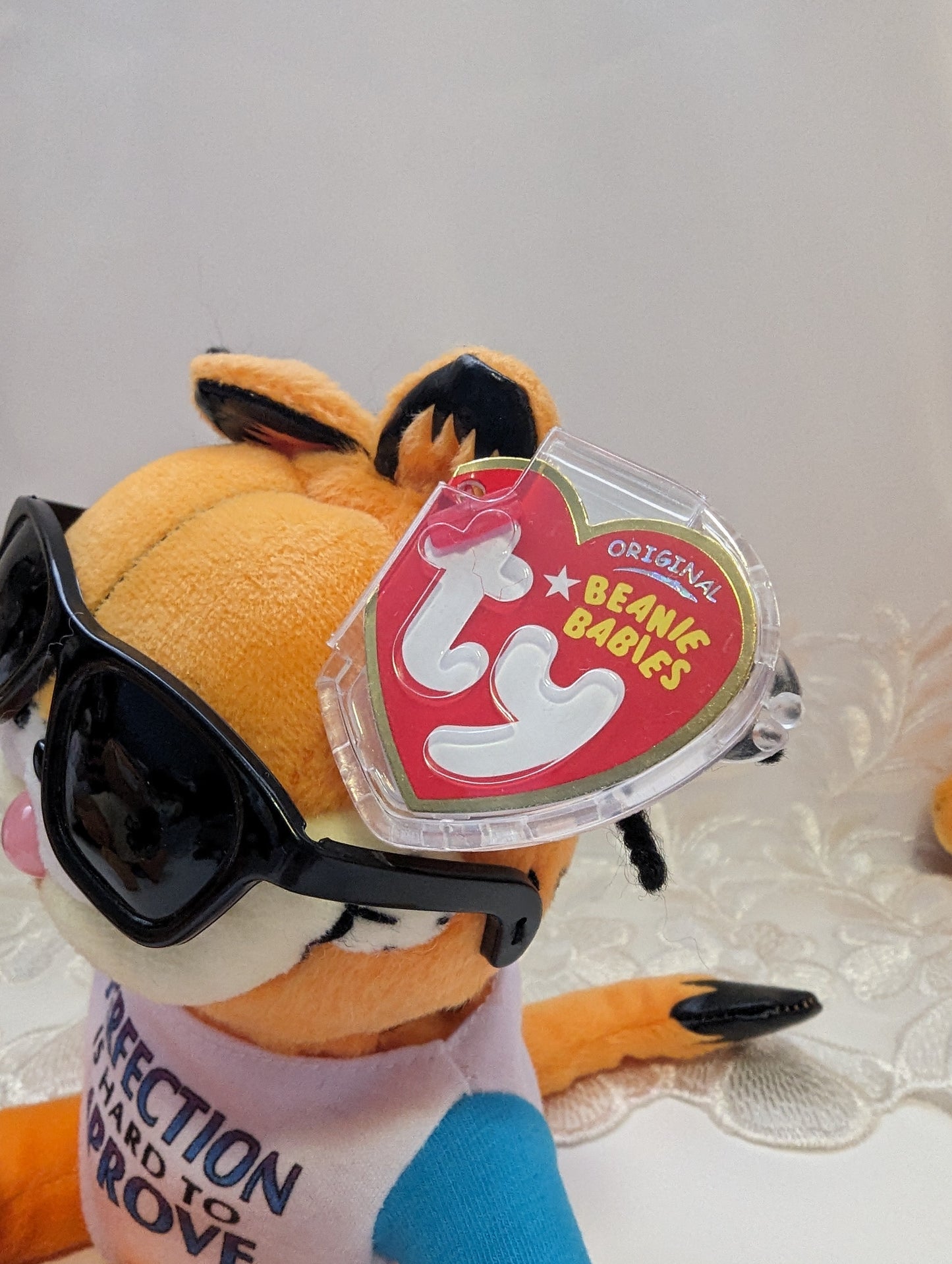 Ty Beanie Baby - Garfield The Cat With "Perfection Is Hard To Improve" Shirt (9in) - Vintage Beanies Canada