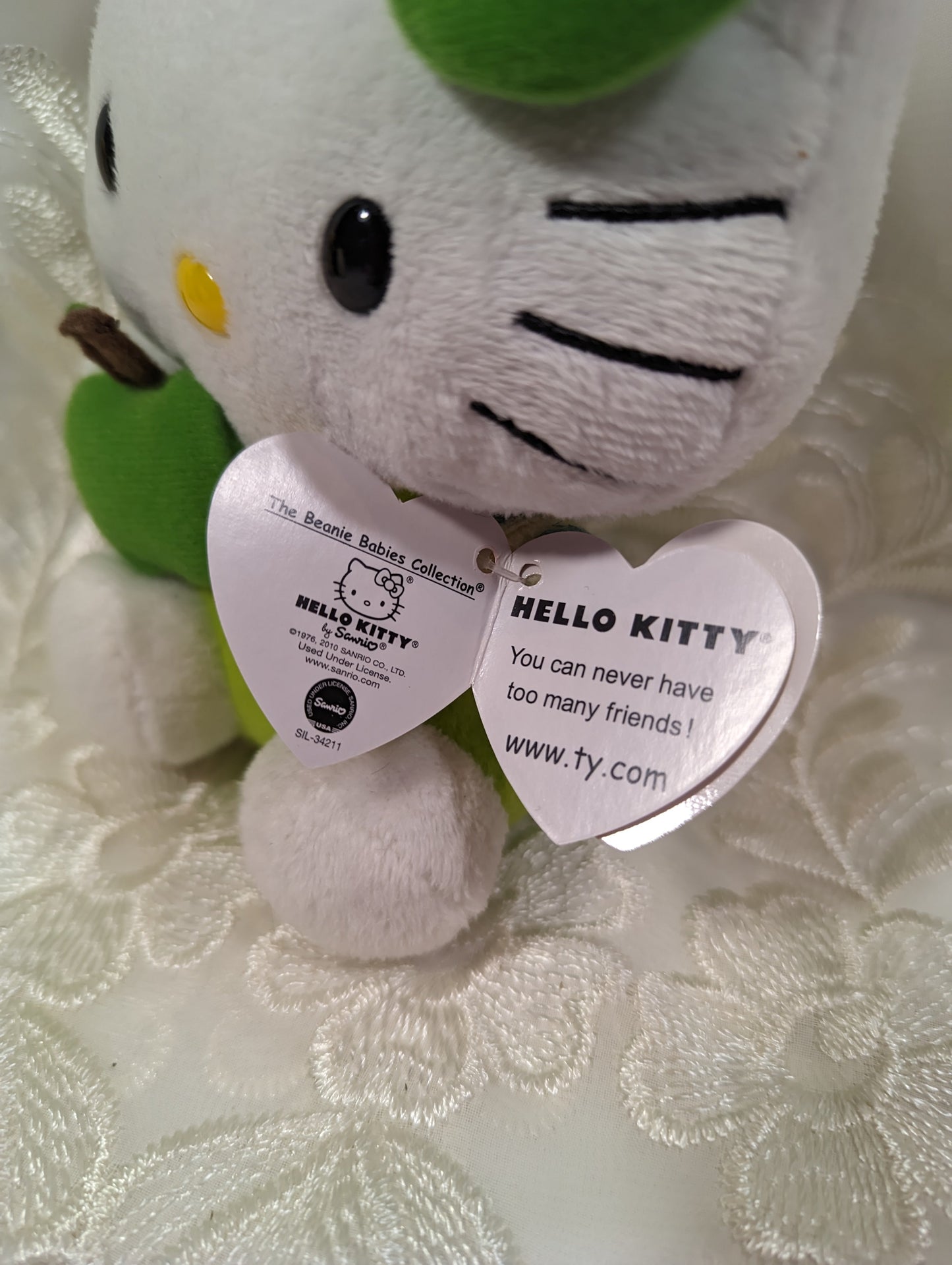 Ty Beanie Baby - Hello Kitty The Cat With Green Apple (6in) - Vintage Beanies Canada