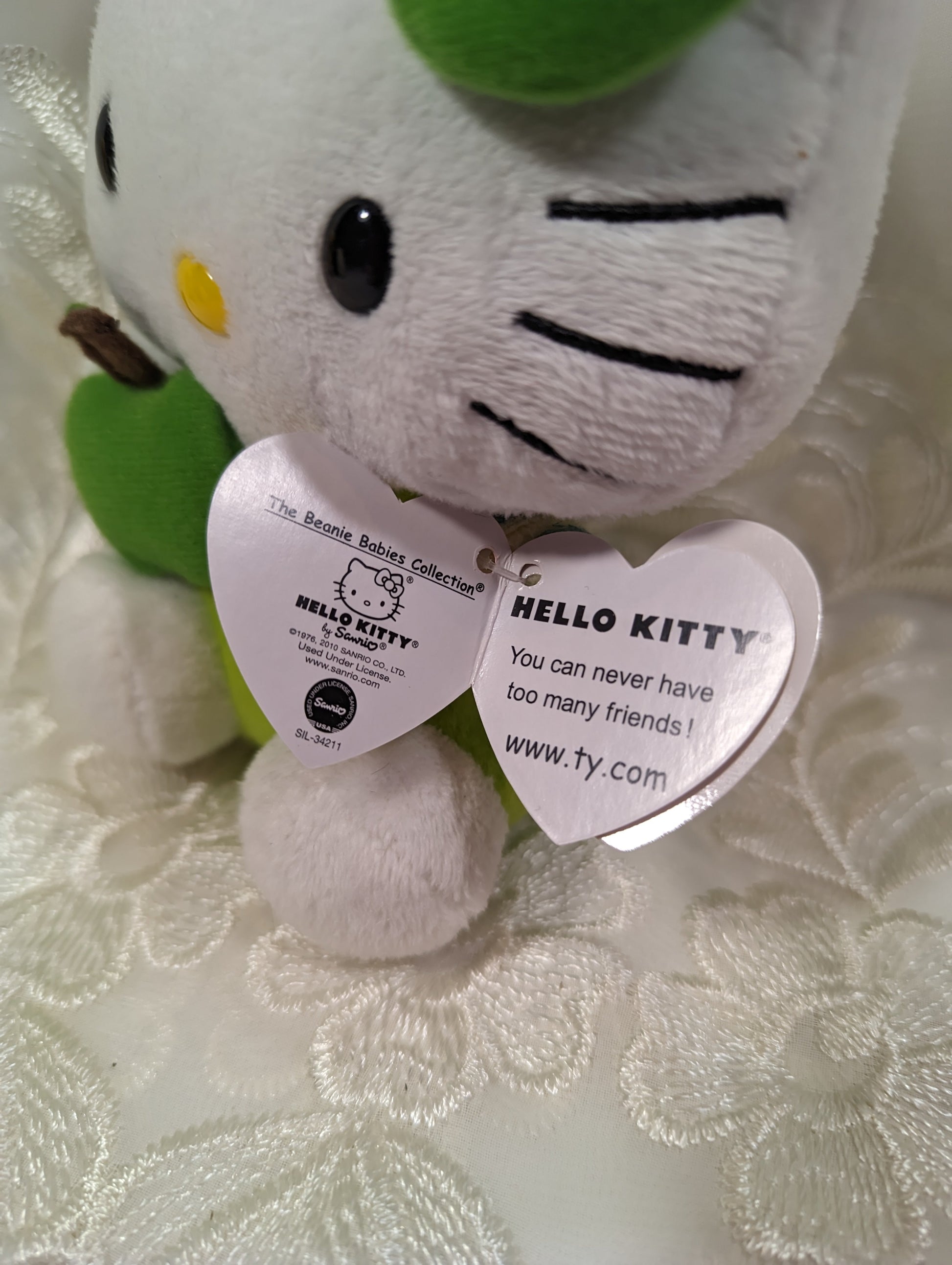 Ty Beanie Baby - Hello Kitty The Cat With Green Apple (6in) - Vintage Beanies Canada