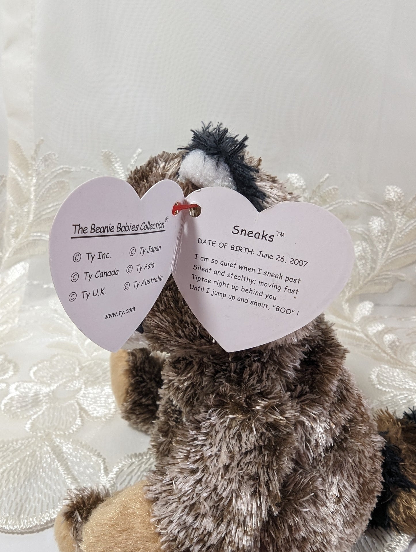 Ty Beanie Baby - Sneaks the Raccoon (5in) - Vintage Beanies Canada